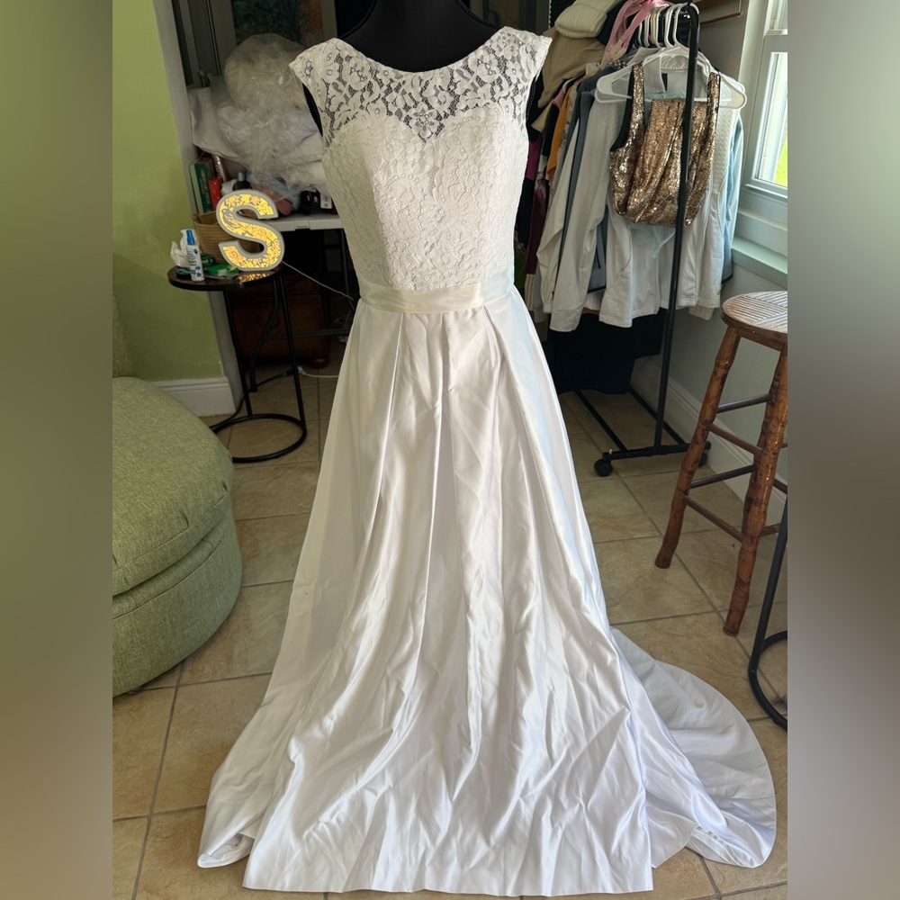 Elegant White Lace Wedding Dress